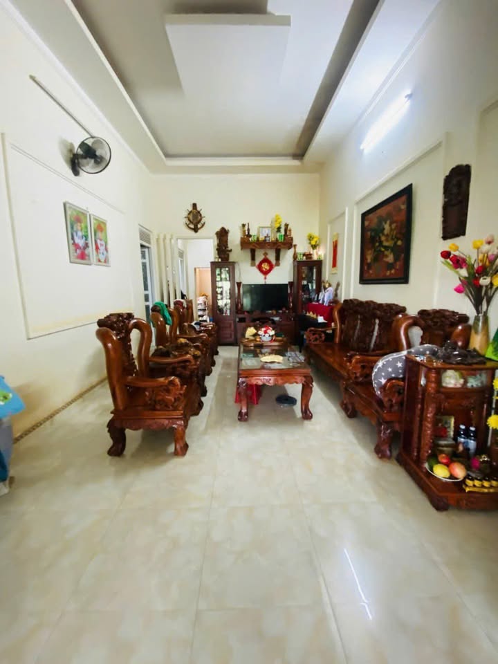 Nhà mặt tiền An Dương Vương - Pleiku 234m² giá 2.85 tỷ - Kinh doanh thuận lợi!