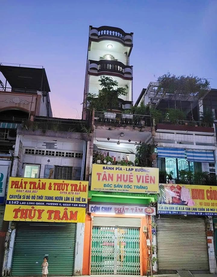 Nhà Phố Mặt Tiền Kinh Doanh Lạc Long Quân, Quận Tân Bình - Diện Tích 59m², Giá 13.5 Tỷ!