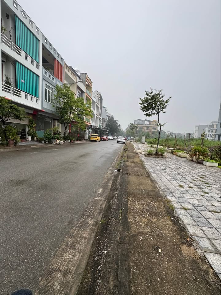 Nhà đẹp kiên cố Phú Sơn 70m² giá 2 tỷ - Mặt tiền hơn 5m, đón Tết ngay!