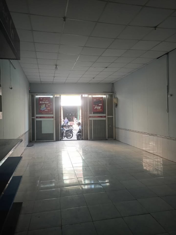 Cho thuê nhà trệt mặt tiền đường Trần Nam Phú, Tân An 90m² giá chỉ 10 triệu/tháng - Cơ hội tuyệt vời!