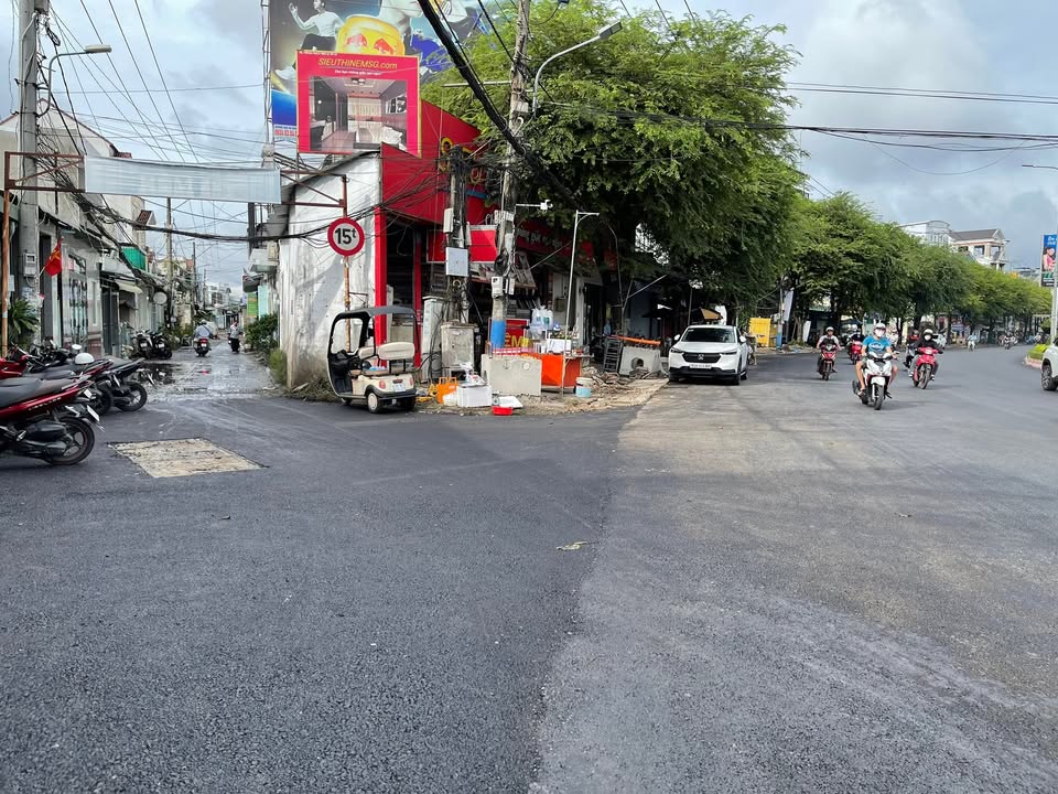 Nhà mặt tiền đường 30/4, quận Ninh Kiều, 100m² giá 16.8 tỷ - Đầu tư sinh lời cao!