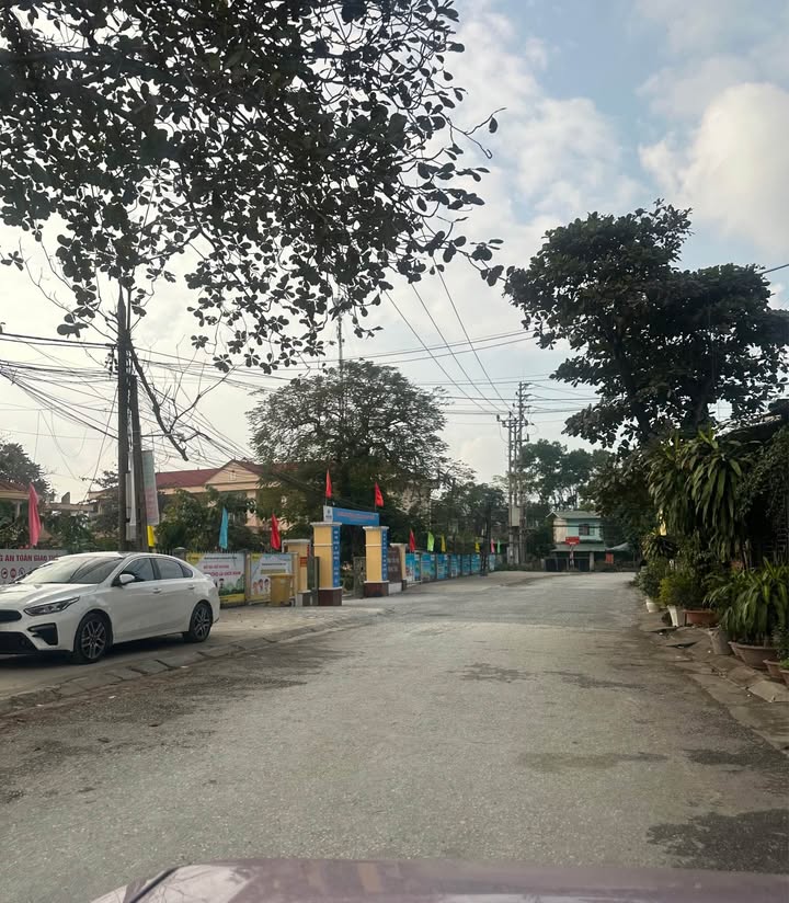 Đất nền Nông Tiến Tuyên Quang 176m² giá 1 tỷ - Đường rộng, thoáng mát!