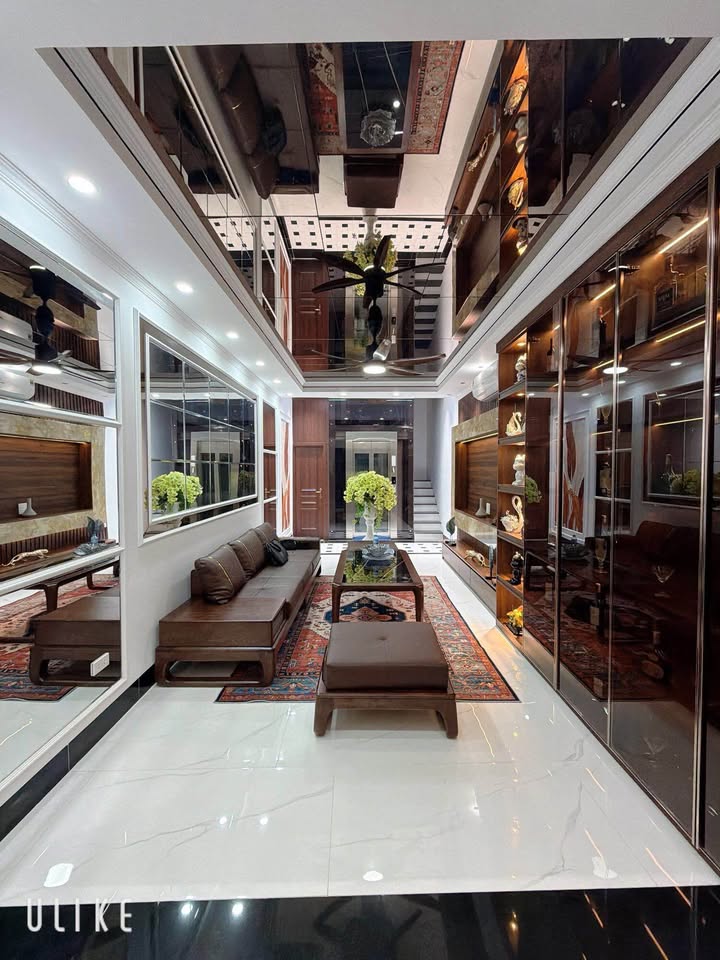 Nhà phố Ngọc Khánh, Ba Đình, 56m² giá 18 tỷ - Sổ đỏ chính chủ, đẹp ở ngay!