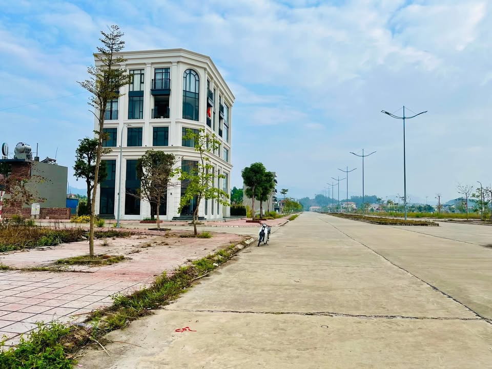 Biệt thự lô góc đẹp Khu đô thị Bắc Sông Trới 300m² giá 8.4 tỷ - Vị trí đắc địa, tiện ích đầy đủ!