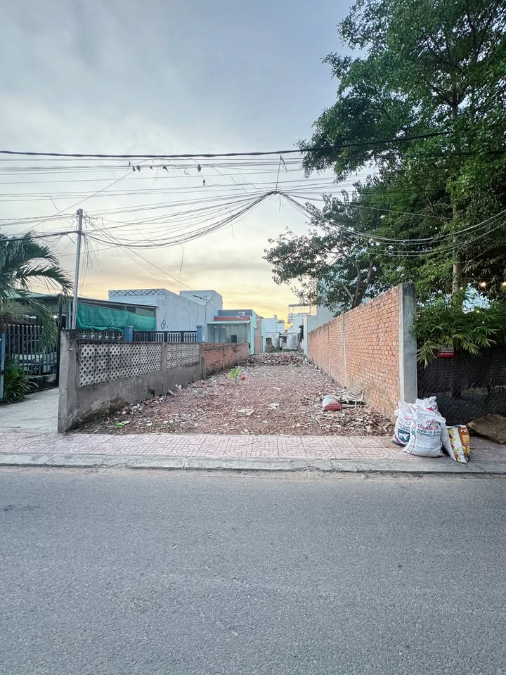 Đất mặt tiền đường Phan Lương Trực, Thới Sơn, 300m² - Nhanh tay sở hữu!