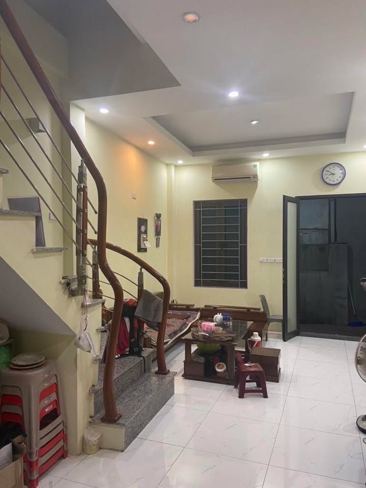 Nhà đẹp đường Âu Cơ, quận Tây Hồ 40m² giá 1.8x tỷ - Ô tô đỗ cổng, khu dân cư văn minh!