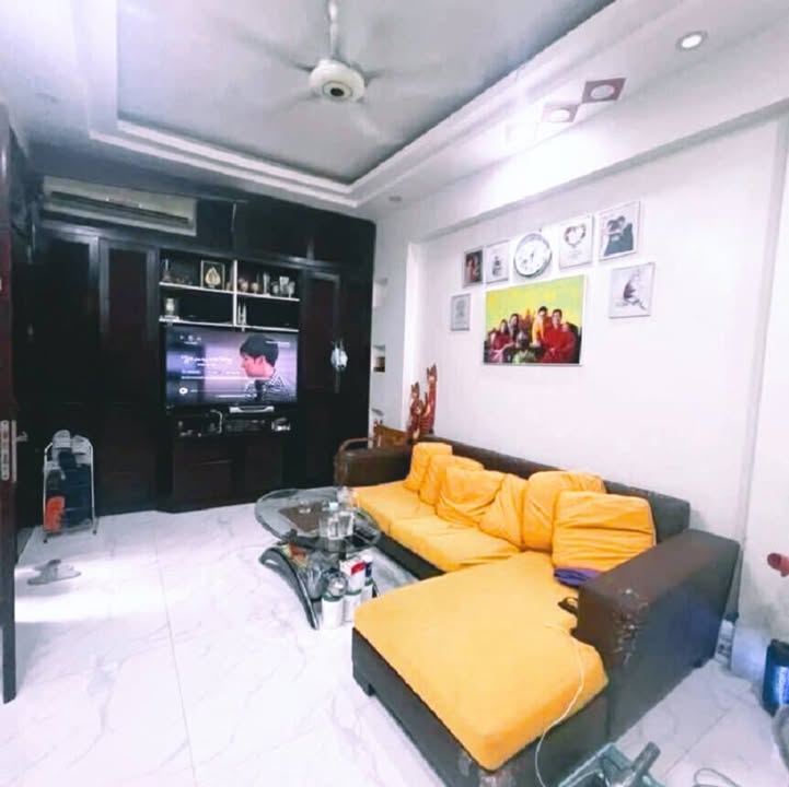 Nhà bán tại Đại Mỗ, Nam Từ Liêm 37m² giá 5.25 tỷ - Gần trung tâm tiện lợi!