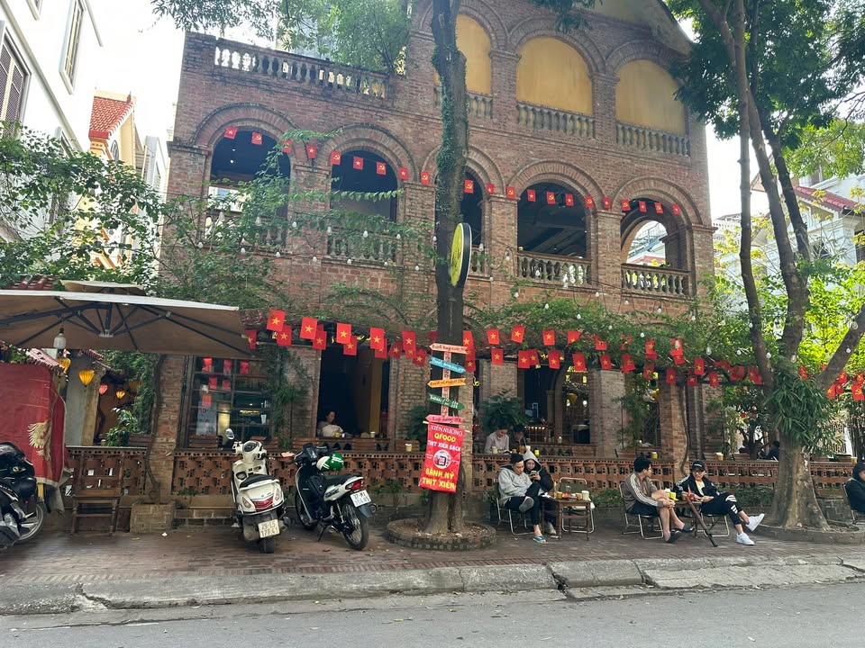 Biệt thự Townhouse 500m² tại Linh Lang - Sân vườn lô góc 3 mặt tiền - Khu dân cư cao cấp!