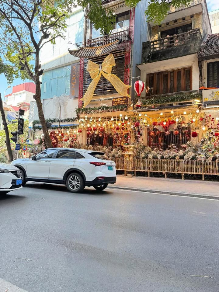 Mặt phố Quan Hoa, Cầu Giấy 70m² giá 40 triệu - View triệu đô, cho thuê ngay!