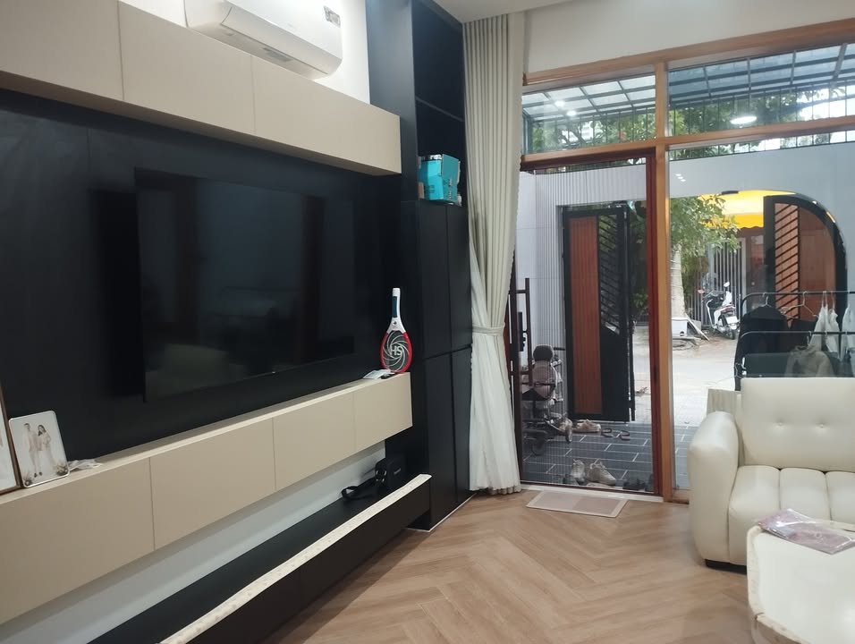 Bán FrontHouse mặt tiền Mỹ An 23, Đà Nẵng 96m² - Nhà 3 tầng đẹp, nội thất cao cấp!