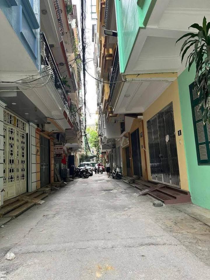 Nhà phố Xuân Phương 40m² giá 6 tỷ - Ô tô đỗ cửa, gần Đại học Công Nghiệp!