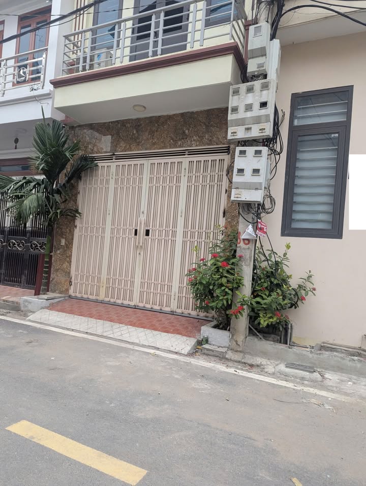 Nhà 5 tầng Hoài Đức 60m² giá 9 tỷ - Sổ đỏ chính chủ, thang máy tiện lợi!