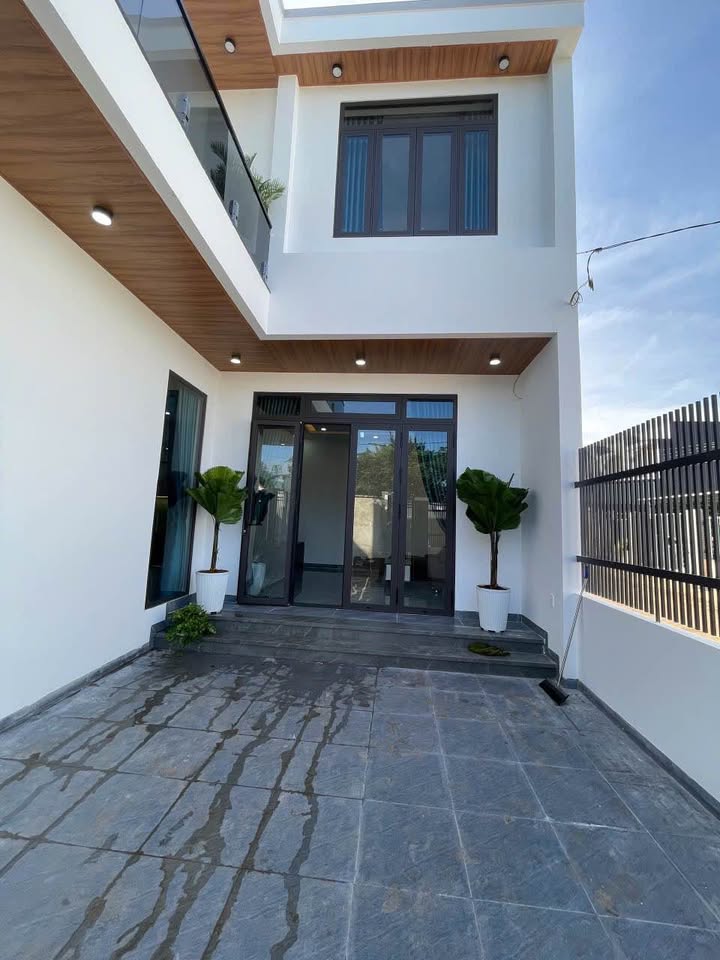 Nhà Đẹp góc 2 mặt tiền Y Wang, Buôn Ma Thuột 108m² giá 3.15 tỷ - Full nội thất, tiện nghi