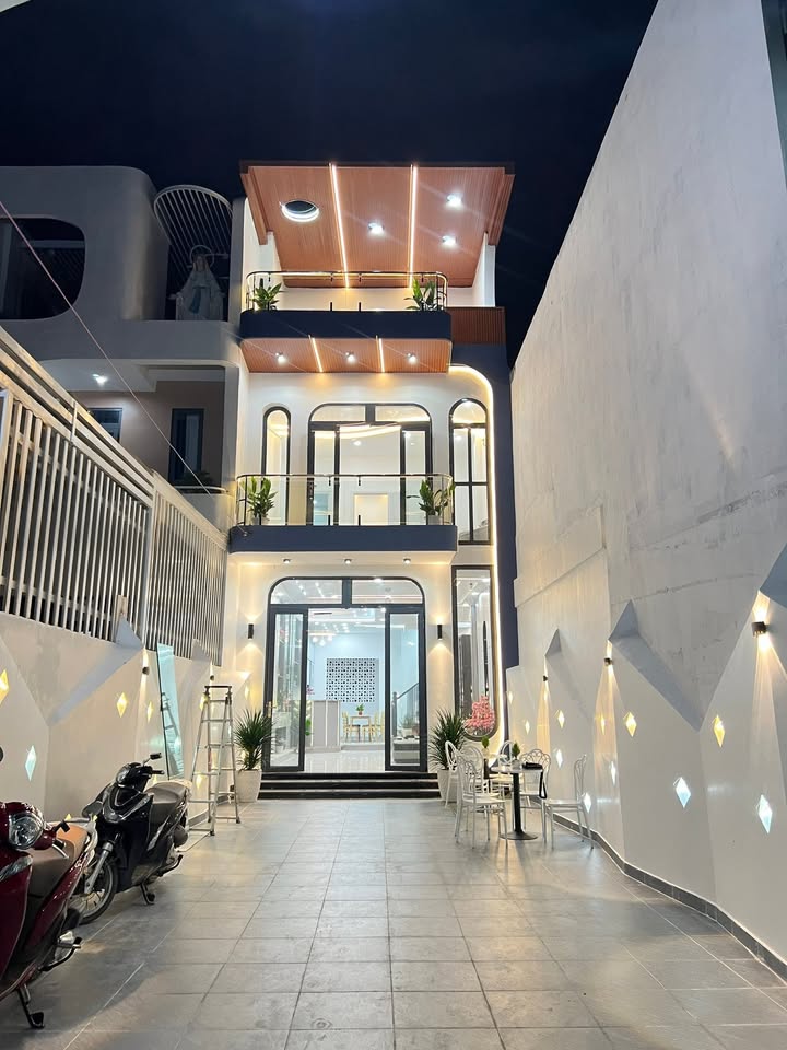 Nhà mặt tiền kinh doanh Long Thượng 135m² giá 5.2 tỷ - Vị trí đắc địa, tiện ích đầy đủ!