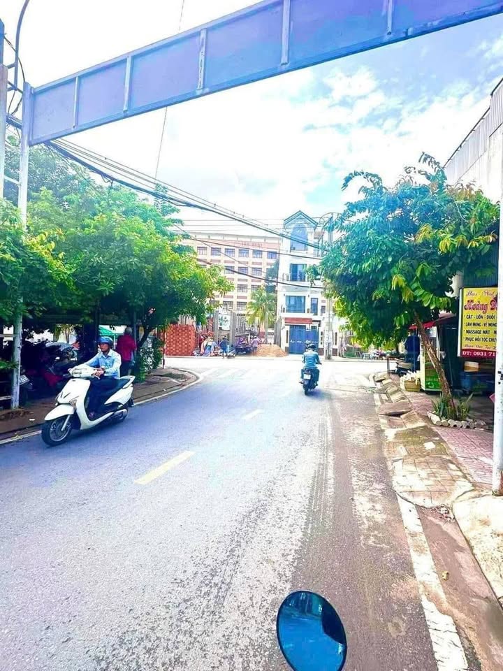 Đất Tân Hiệp Hóc Môn 120m² giá 3.5 tỷ - Đường xe tải thuận lợi!