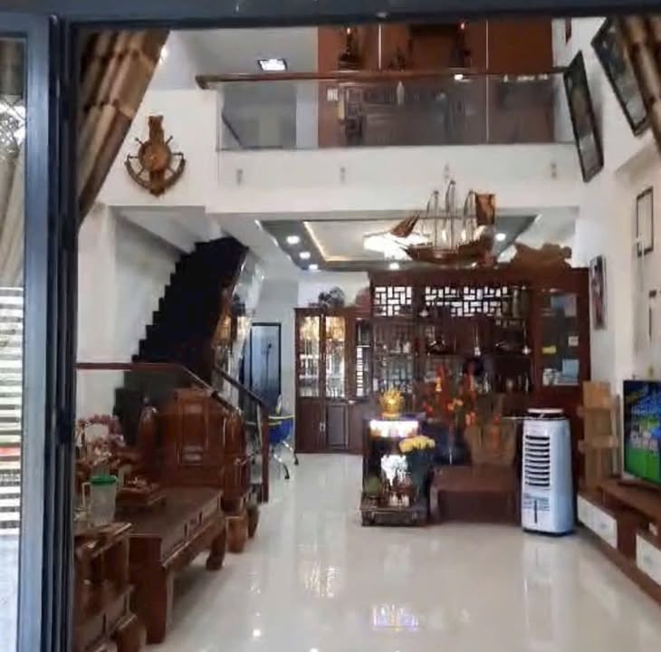 Nhà đẹp hẻm 473 Ymoan, Buôn Ma Thuột 105m² giá 3.5 tỷ - Sân đậu ô tô rộng rãi!