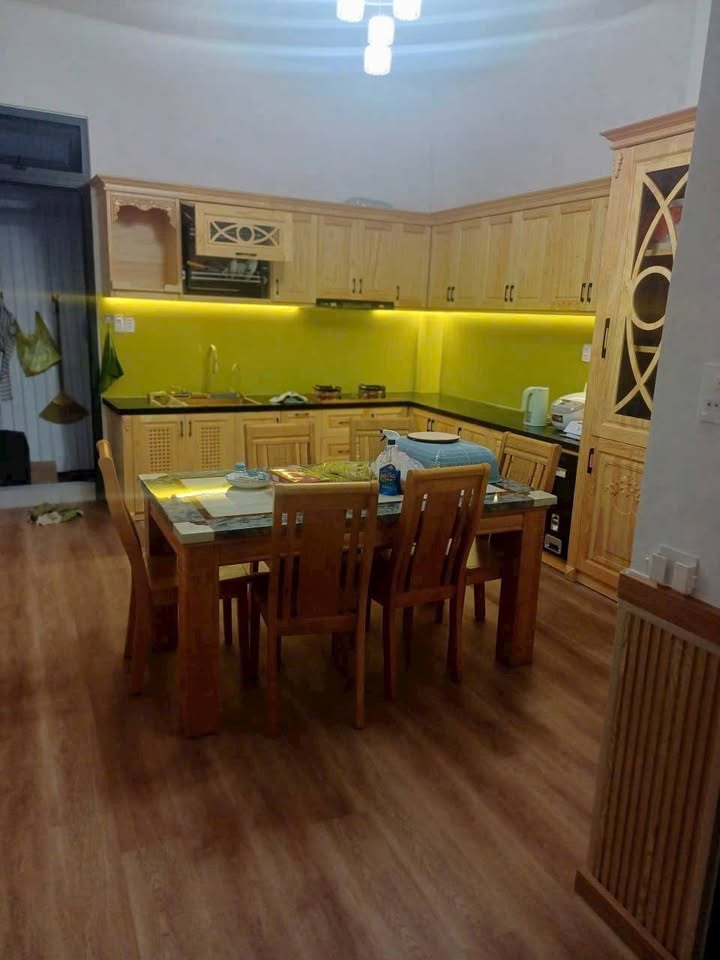 Nhà phố mặt tiền đường Nguyễn Lương Bằng, Đà Lạt 74m² giá 10 tỷ - Sổ hồng chính chủ!