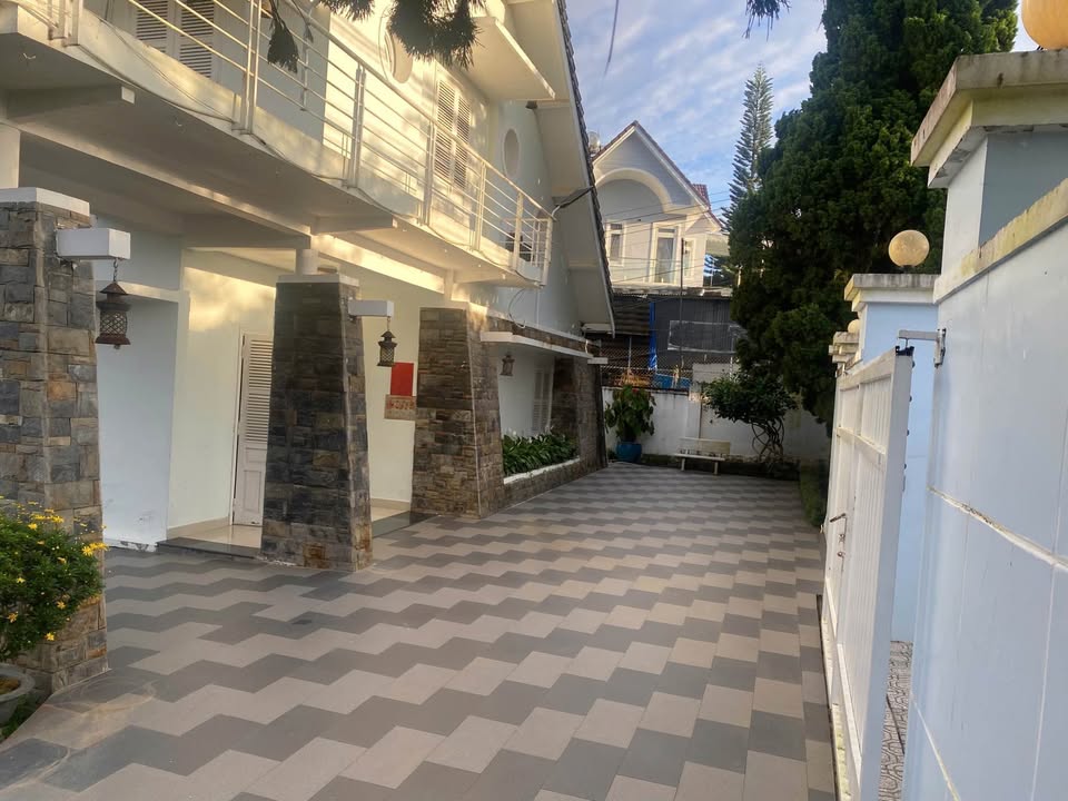 Bán Villa VIP Đà Lạt 2300m² giá 150 tỷ - Giảm sốc 30 tỷ!