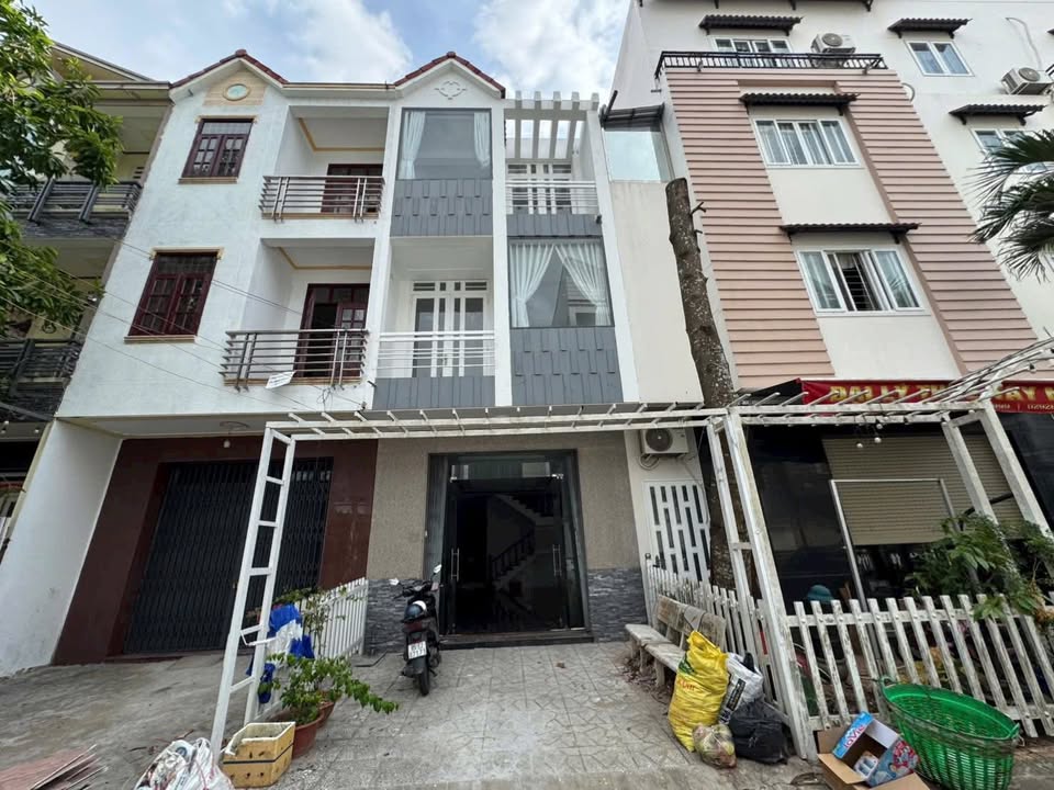 Nhà KDC Long Thịnh, Cần Thơ 90m² giá 3.55 tỷ - Thiết kế hiện đại, 6 phòng ngủ!