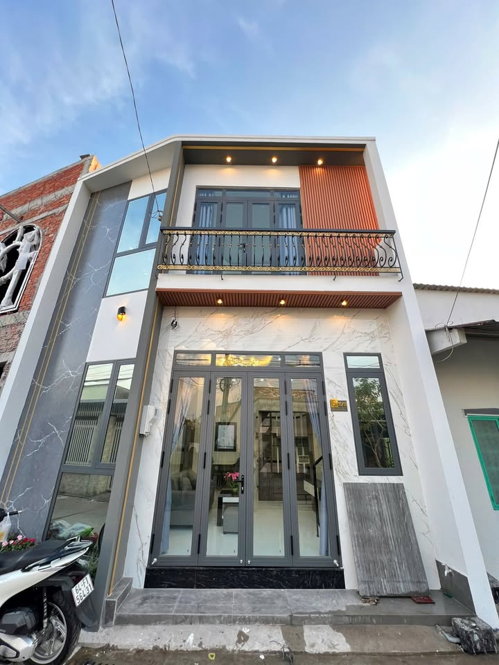 Nhà trệt lầu mới đẹp tại hẻm 5 Võ Tánh, Cái Răng - Giá 2.05 tỷ, thương lượng chính chủ!