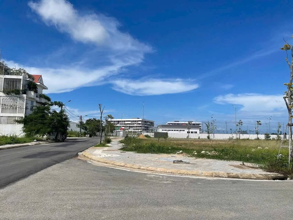 Lô đất 2 mặt tiền đường Lưu Nhân Chú, Huế 320.7m² - Vị trí đắc địa bên cạnh FPT!