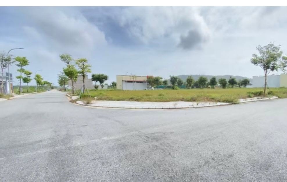 Đất lô góc khu dân cư 577 Quảng Ngãi 167m² giá chỉ 2.548 tỷ - Sổ hồng riêng