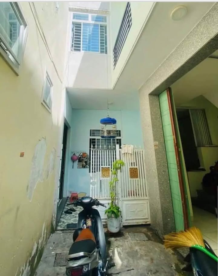 Nhà phố Nguyễn Văn Cừ Quy Nhơn 40m² giá 2.09 tỷ - Mặt tiền hẻm dễ dàng tiếp cận!