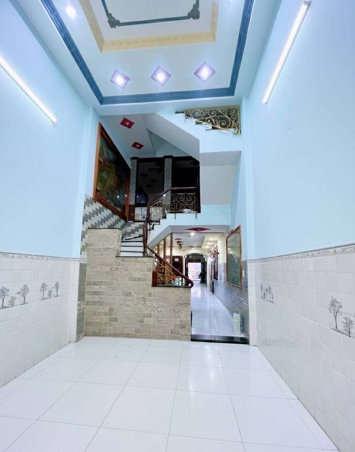 Nhà Lê Trọng Tấn, Bình Tân 92m² giá 7 tỷ - Ô tô đậu cửa, sẵn sàng vào ở!