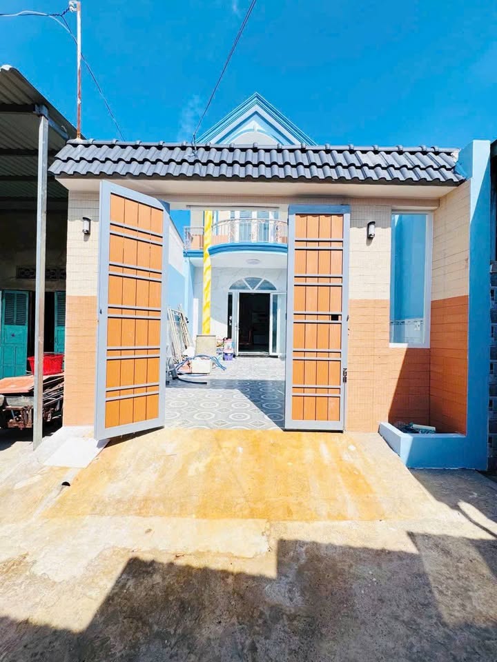 Nhà 1 Trệt 1 Lầu tại Đức Hòa, Long An - Chỉ 2.3 Tỷ Chính Chủ Bán Gấp!