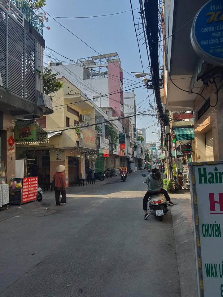 Nhà mặt tiền Lạc Long Quân, quận 11, 40m² giá 7.86 tỷ - Kinh doanh sầm uất!