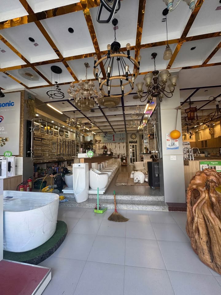 Cho thuê nhà mặt tiền Phan Chu Trinh, Đà Lạt 1000m² giá 150 triệu - Kinh doanh sầm uất!