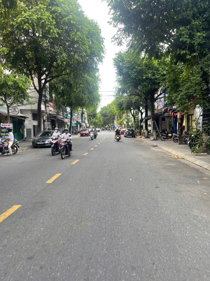 Nhà 3 tầng mặt tiền đường Núi Thành, Đà Nẵng, 82m² giá 13.9 tỷ - Đầu tư sinh lời tuyệt vời!