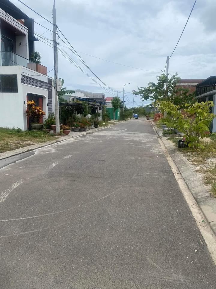 Đất nền Hòa Liên 100m² giá 2.5 tỷ - Vị trí đắc địa, dân cư đông đúc!