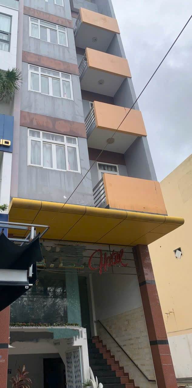 Khách sạn 6,5 tầng mặt tiền Nguyễn Tất Thành Hải Châu 115m² giá 20 tỷ - Đầu tư sinh lời ngay!