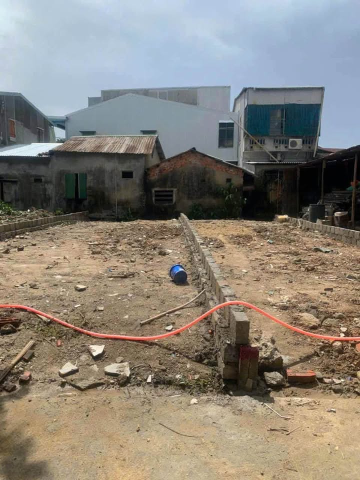 Bán đất Hoàng Quốc Việt 70m² giá 2.3 tỷ - Vị trí trung tâm tiện ích