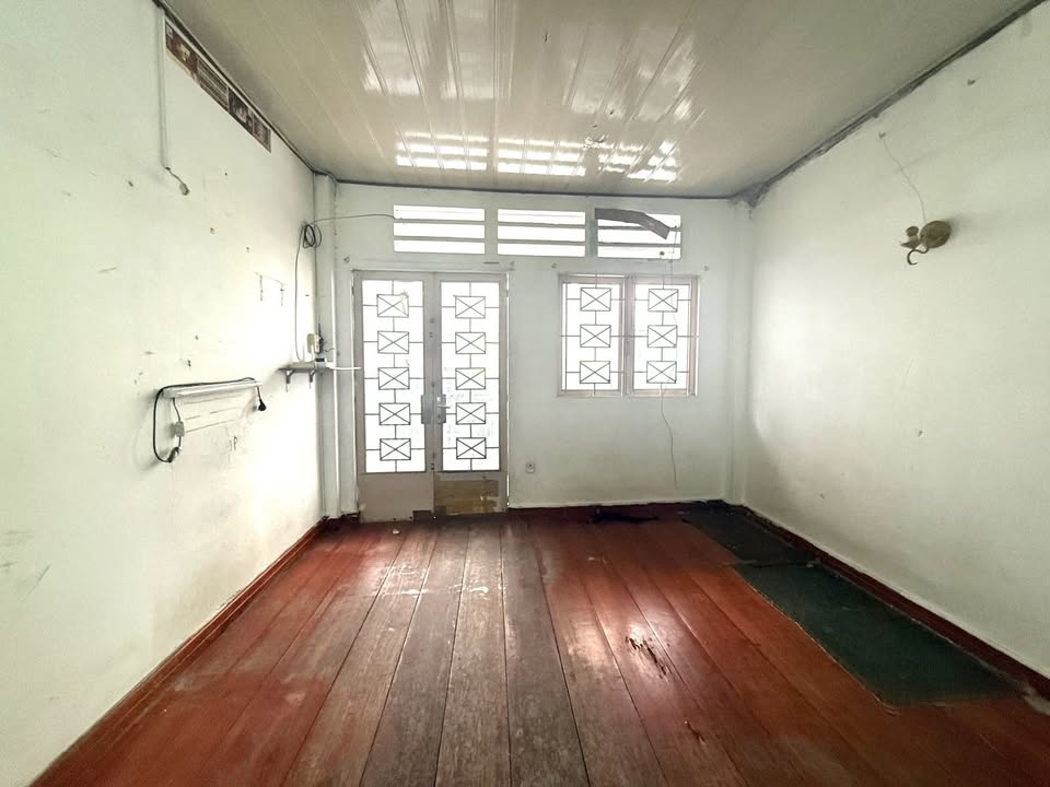 Nhà hẻm 4m Cách Mạng Tháng 8, Tân Bình 21m² giá 2.6 tỷ - Chính chủ bán gấp!