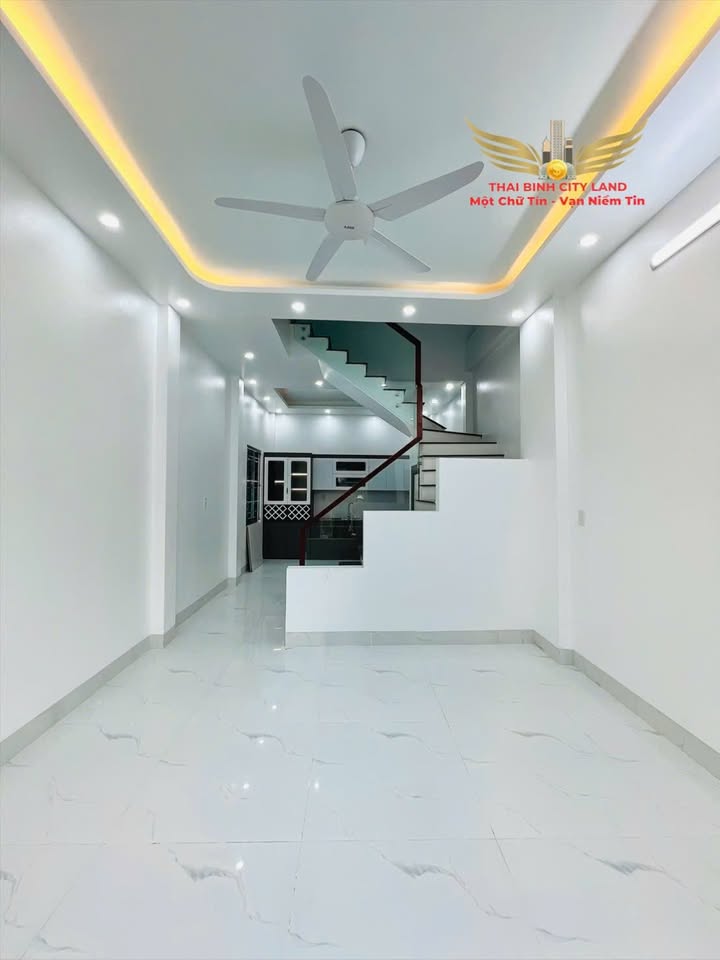 Nhà 3 tầng phường Trần Hưng Đạo, Thái Bình 40m² giá 2.2 tỷ - Ô tô đỗ cửa, khu vực kinh doanh sầm uất!