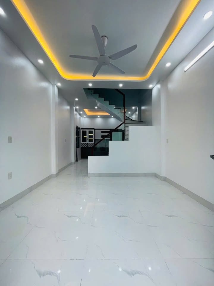 Nhà góc thông thoáng 40m² phường Phú Xuân giá chỉ 2 tỷ - Ô tô đỗ trước cửa!
