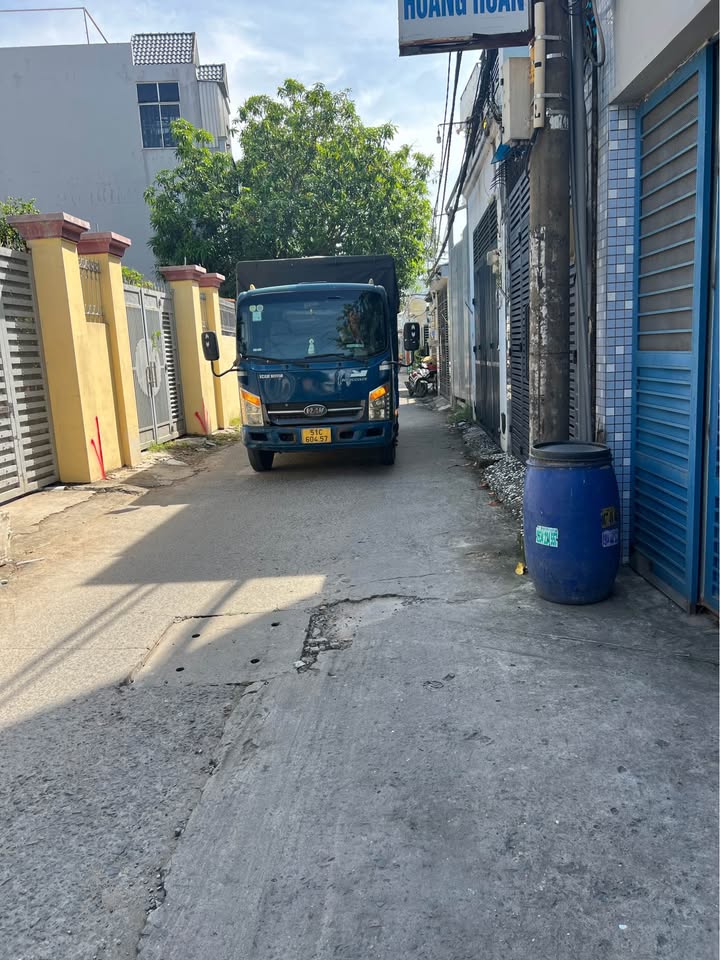 Nhà bán Tăng Nhơn Phú A, Thủ Đức 80m² giá 5.3 tỷ - Sân để xe hơi rộng rãi!