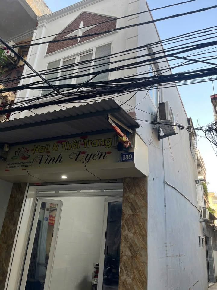 Nhà phố 261 Trần Nguyên Hãn 30m² giá 2.45 tỷ - Kinh doanh thuận lợi!