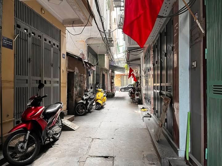Nhà phố Nguyễn Khang, Cầu Giấy 40m² giá 12.85 tỷ - Ô tô đỗ cửa, cách mặt phố chỉ 50m!