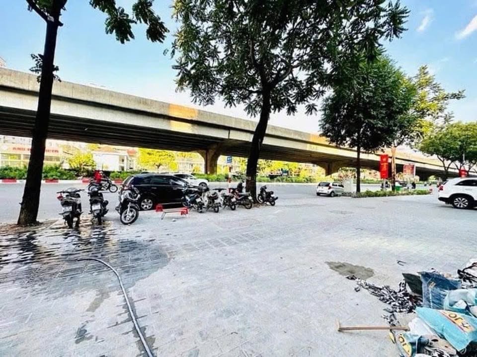 Văn phòng mặt phố Khuất Duy Tiến, Thanh Xuân 150m² giá 118 tỷ - Thiết kế hiện đại, kinh doanh thuận lợi!