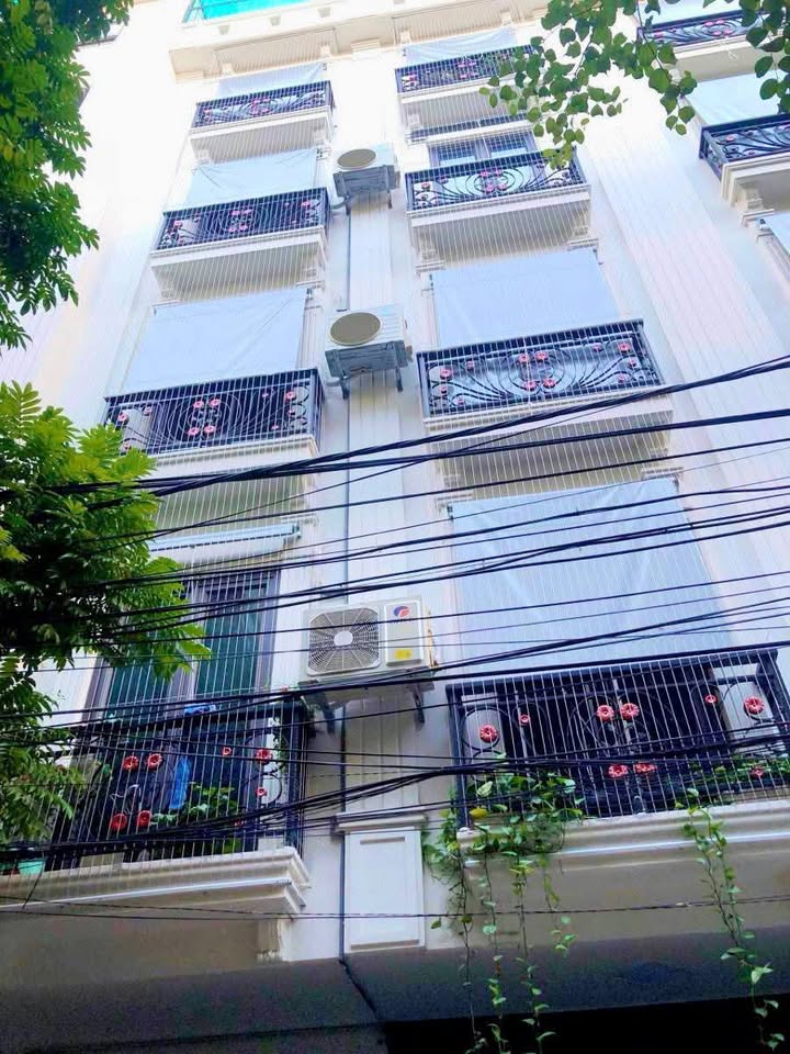 Nhà phố Mai Dịch 40m² giá 13.6 tỷ - Thiết kế hiện đại, nội thất đầy đủ!