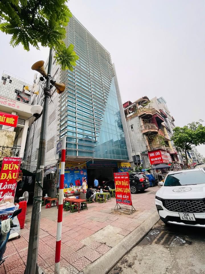 Nhà FrontHouse Long Biên 41m² giá 13 tỷ - Kinh doanh đỉnh cao, ô tô đỗ cửa!