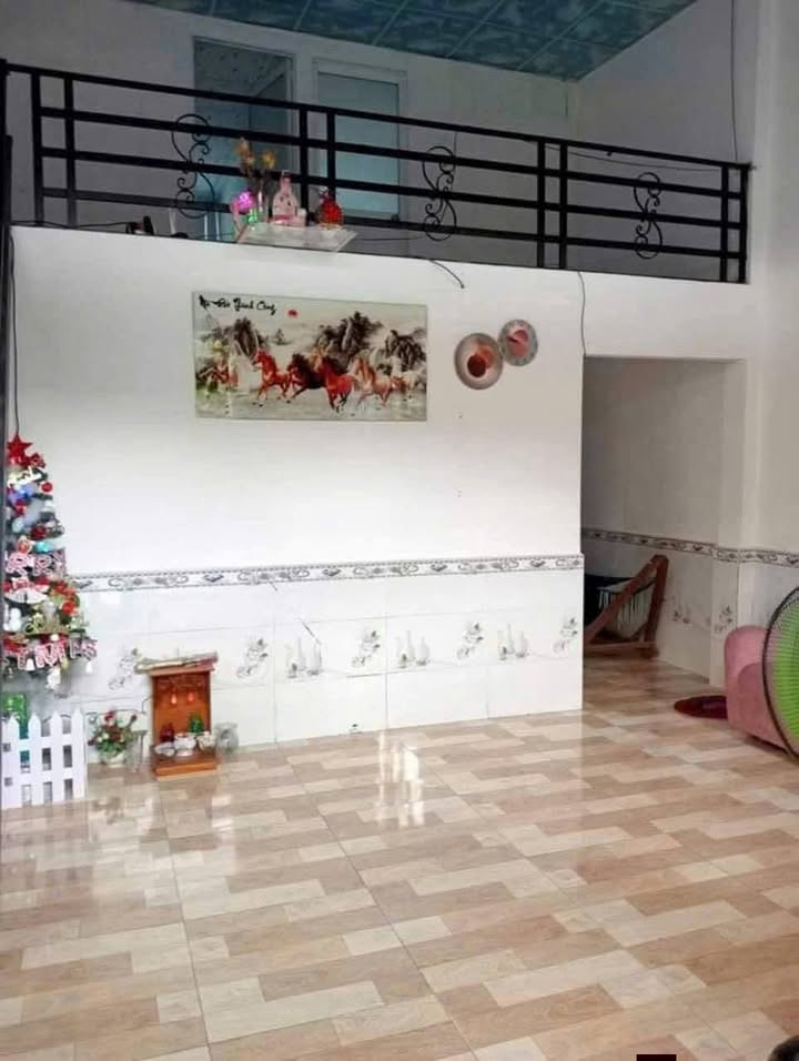 Nhà riêng Tân Hiệp Tân Uyên 62m² giá 700 triệu - Sổ hồng chính chủ, tiện ích đầy đủ!