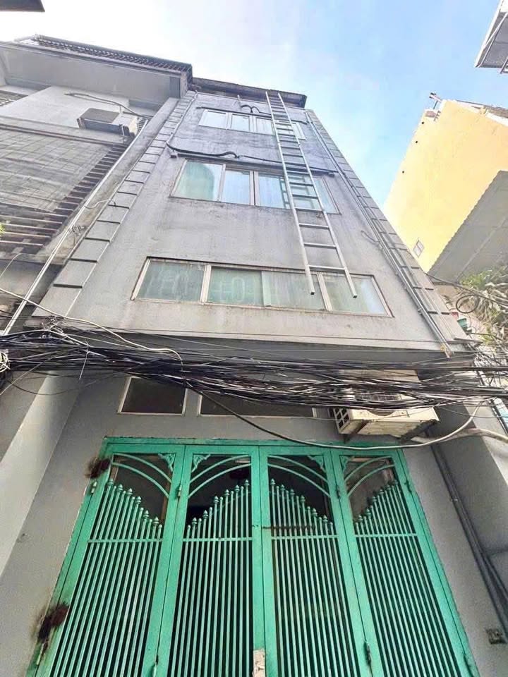 Nhà riêng Cầu Giấy 32m² giá 8.3 tỷ - Lô góc sổ hồng chính chủ!