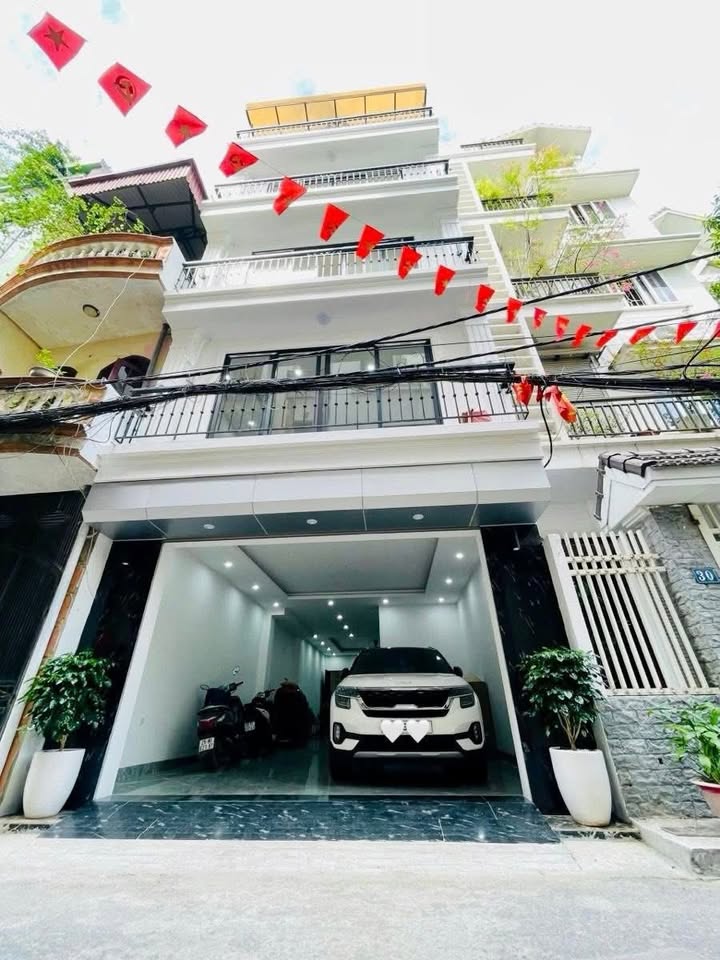 Nhà phố An Dương Tây Hồ 85m² giá 27.5 tỷ - Thiết kế hiện đại, hai mặt thoáng!