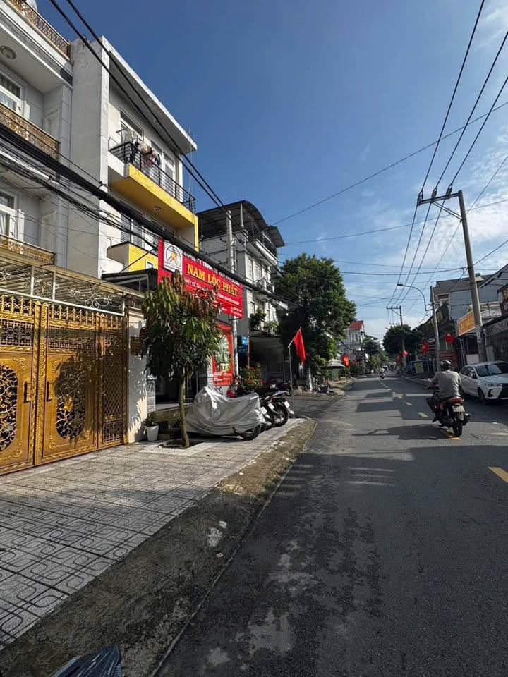 Nhà cấp 4 và 6 phòng trọ Thủ Đức 115m² giá 10 tỷ - Đầu tư sinh lời ngay!