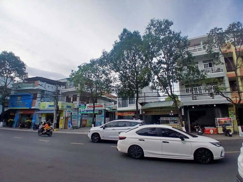 Bán nhà mặt đường Hoàng Diệu, Vĩnh Nguyên, Nha Trang 135m² - Đầu tư sinh lời ngay!