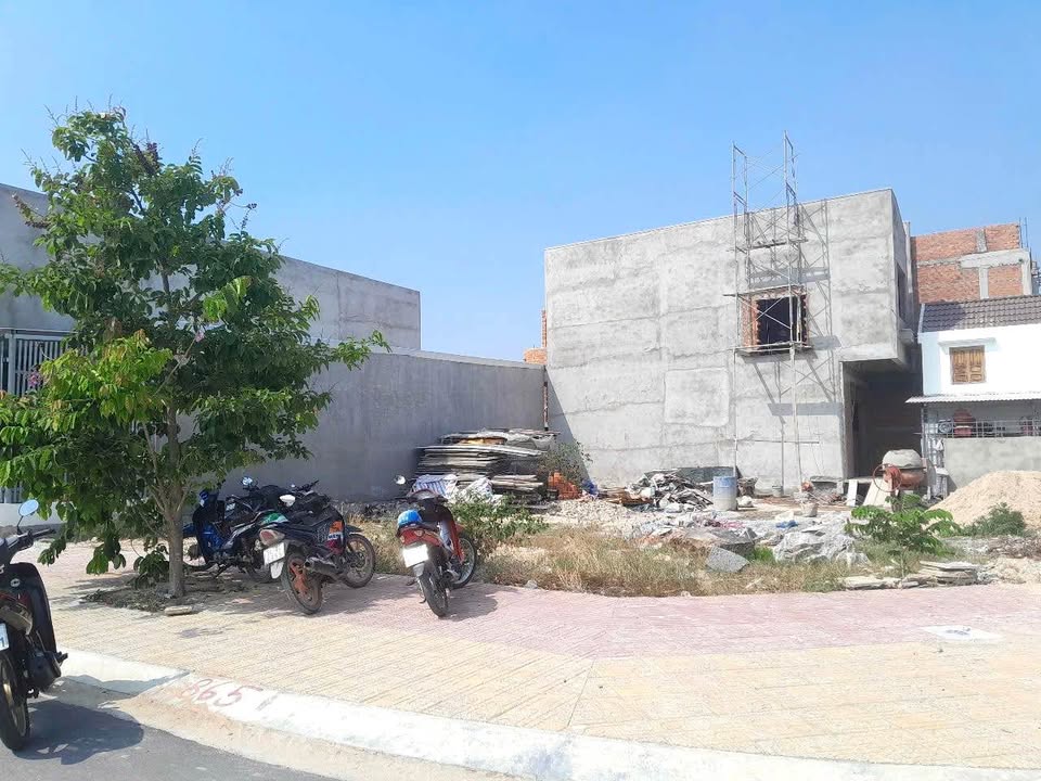 Đất nền Vạn Phú 198m² giá 2.97 tỷ - Siêu phẩm 2 mặt tiền đường nhựa!